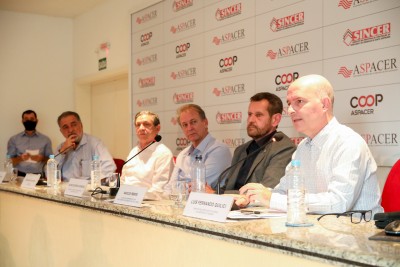 Evento reuniu autoridades, ceramistas e empresários do setor cerâmico